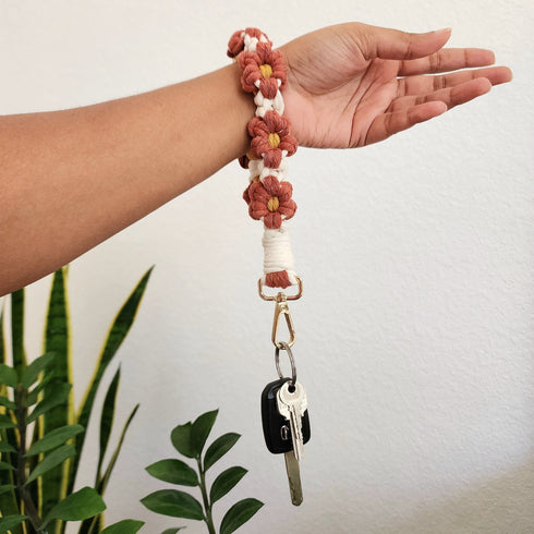 Macrame Daisy Flowers Wristlet