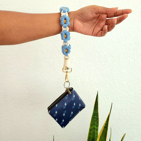 Macrame Daisy Flowers Wristlet
